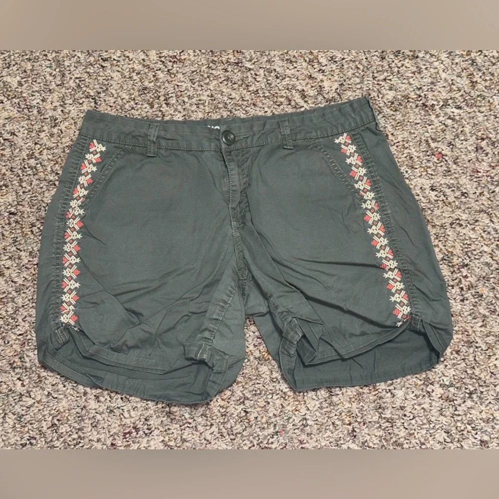 Women's size 8 Sonoma green Women's Shorts with Embroidery cute summer